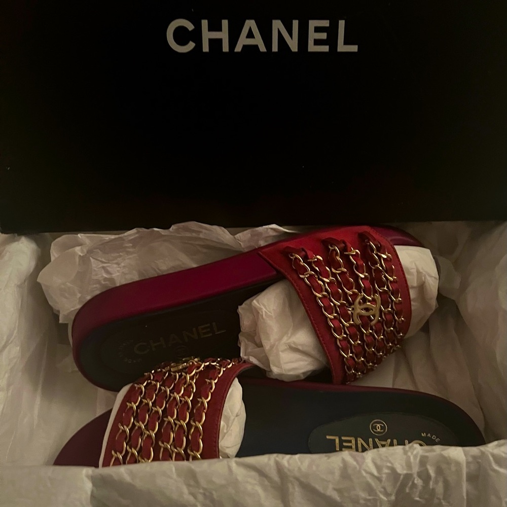 Chanel slides